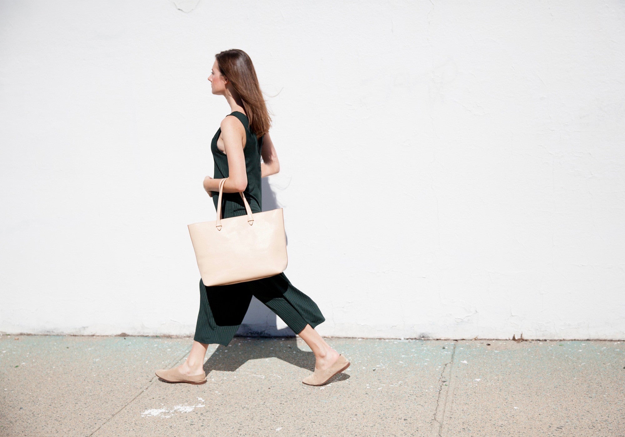 No. 12 Leather Tote Lifestyle