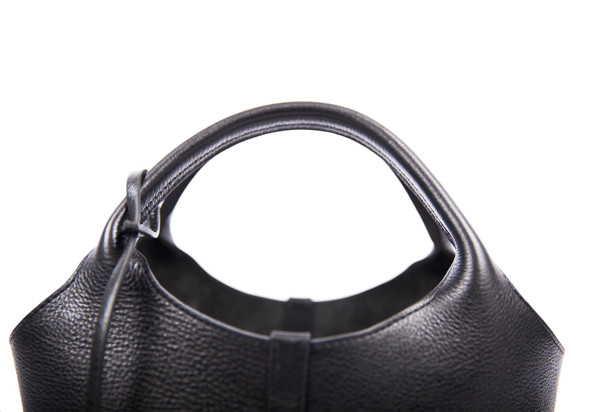 Top Leather Strap of The One-Piece Bag Black