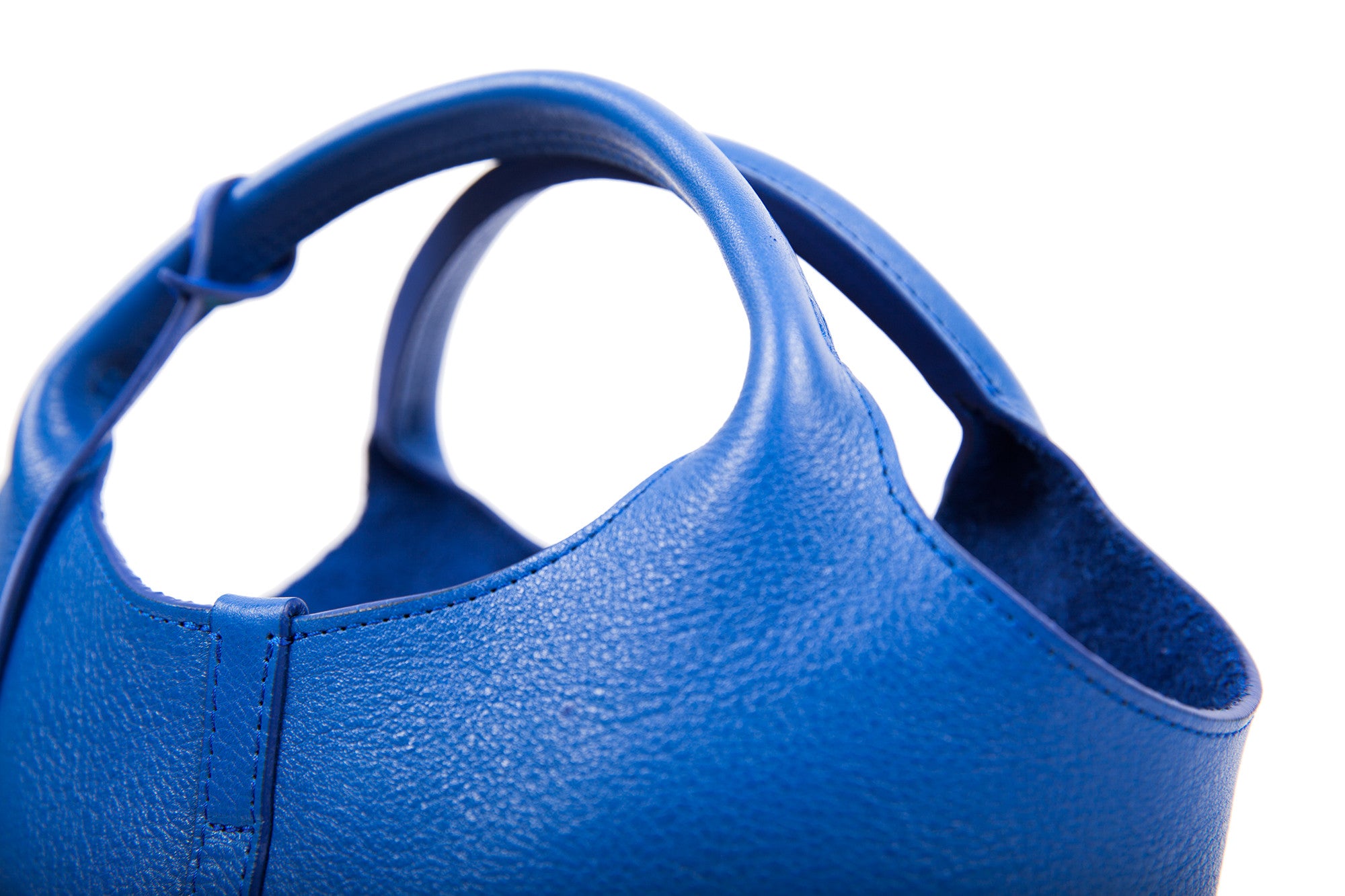 Top Leather Handle of The One-Piece Bag Electric Blue